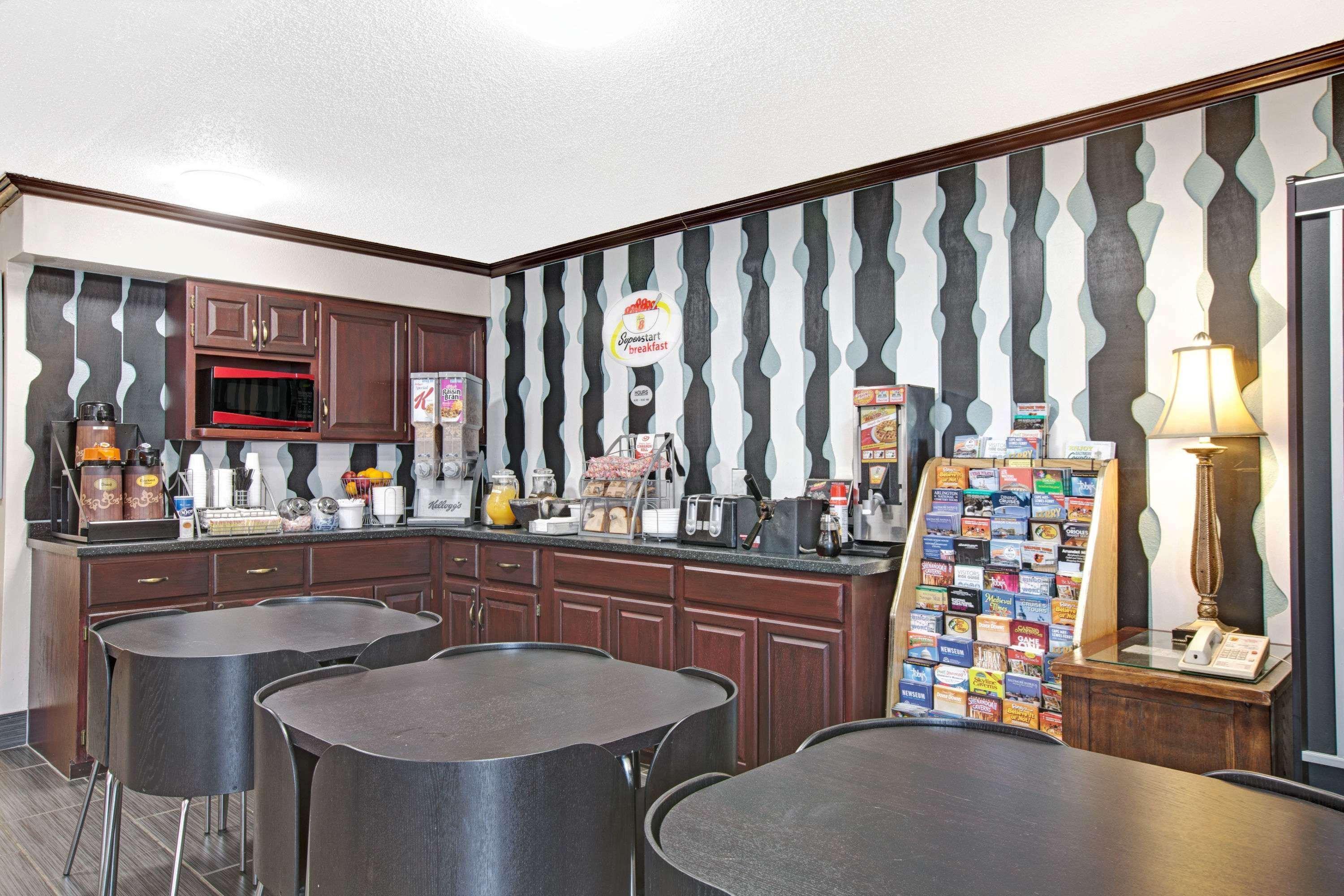 Super 8 By Wyndham Baltimore/Essex Area Exterior photo