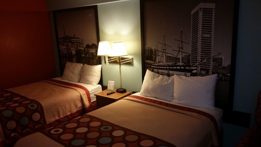 Super 8 By Wyndham Baltimore/Essex Area Exterior photo